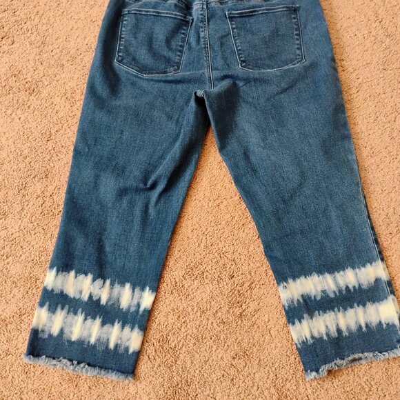 Chico's Girlfriend Capri Slim Leg Jeans .5 - Size 6 - Picture 8 of 8